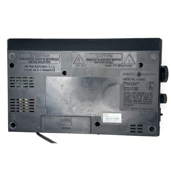 Vintage General Electric AM/FM Woodgrain Alarm Clock Radio 7-4624B - Picture 5 of 14